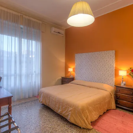 Al Porto Di Casa de hóspedes 4*